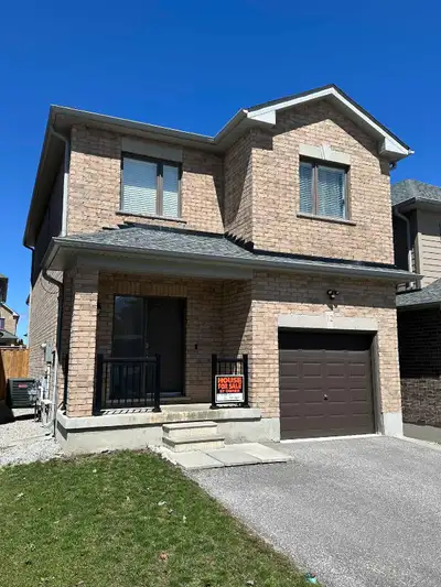 3 bdr, 2.5 bathroom, excellent location South Barrie, excellent layout , SS appliances, close to GO...