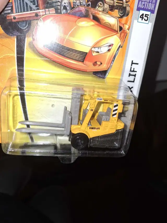Fork Lift "Power Lift" 2008 Matchbox release card is creased in Toys & Games in Guelph - Image 3