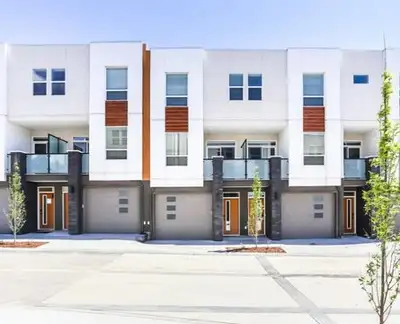 A newer, modern, furnished townhome perfect for University students. In a prime location within walk...