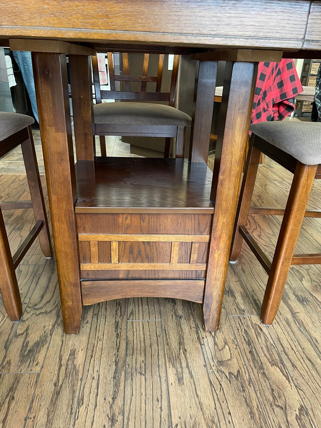 Solid wood bar height kitchen table and 6 chairs in Dining Tables & Sets in Red Deer - Image 3