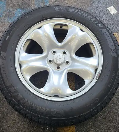 I'm selling a set of four Michelin X-Ice Snow winter tires mounted on rims, size 225/60R17, offering...