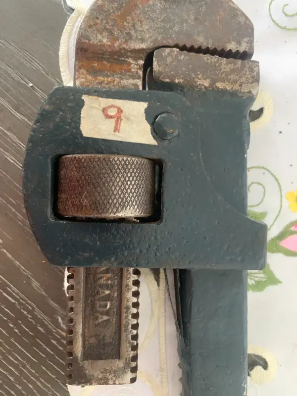 pipe wrench 24557921951715829762