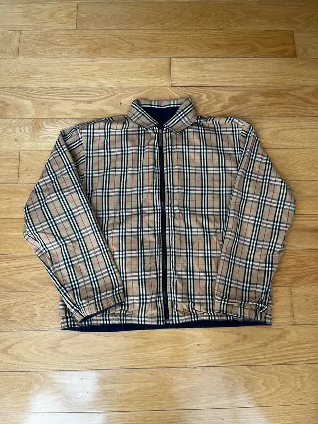 RARE Burberry Reversible Nova Check Jacket M in Men's in Markham / York Region - Image 4
