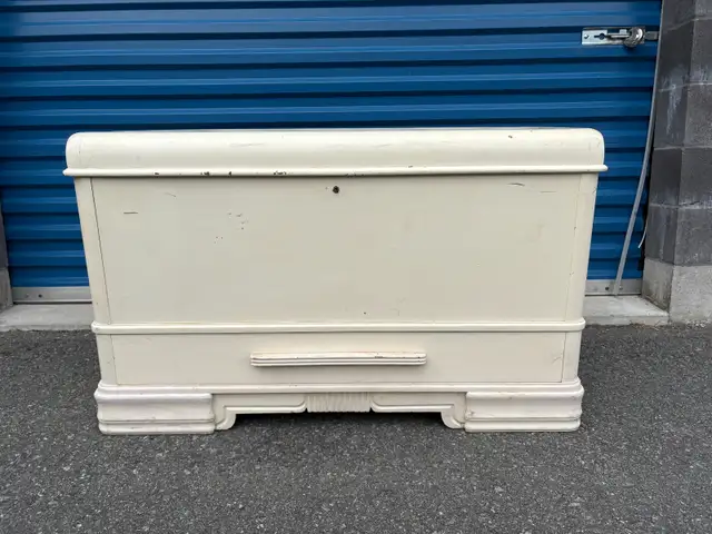 Cedar Trunk in Dressers & Wardrobes in Peterborough - Image 8