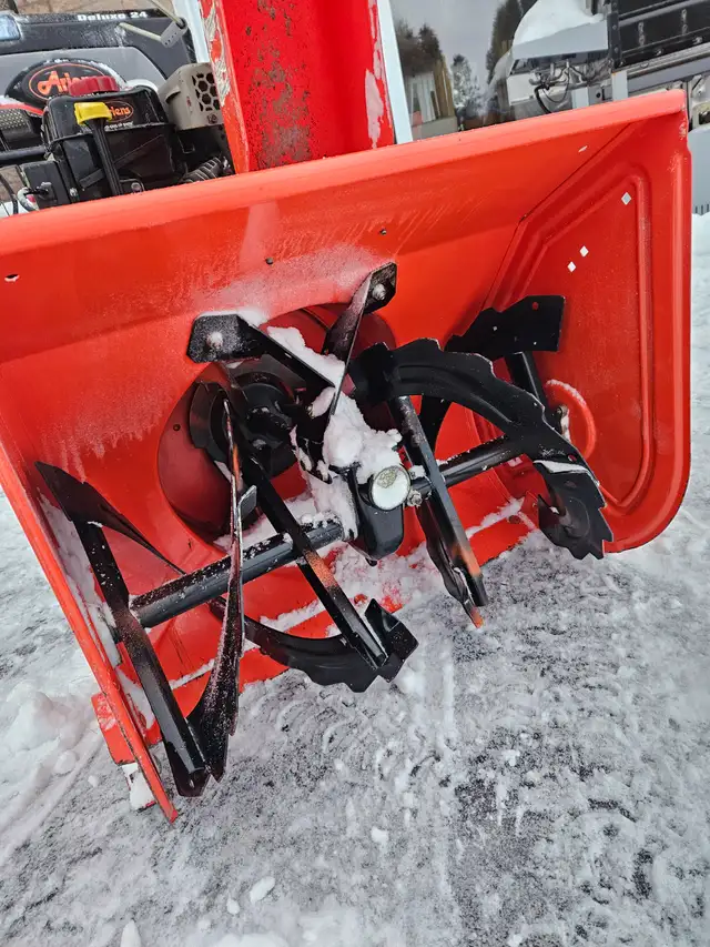 Souffleuse ariens deluxe 24 in Snowblowers in Saguenay - Image 3