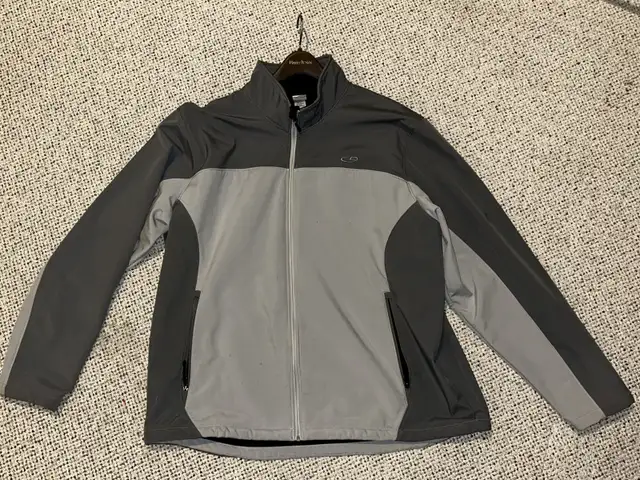 Champion Men Zip-Up Jacket - XXL in Men's in Oshawa / Durham Region - Image 2