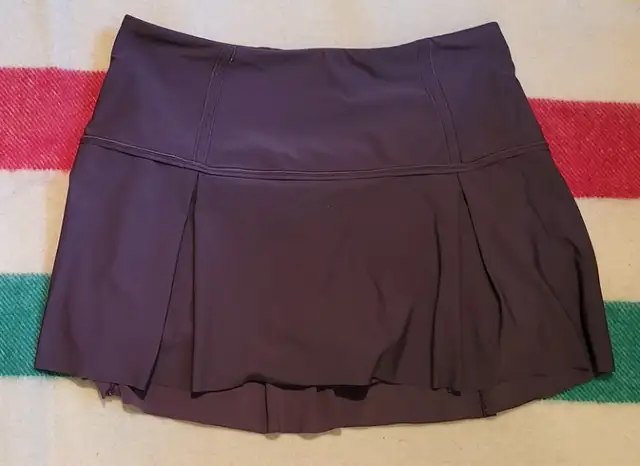LULULEMON LOST IN PACE SKIRT 13" BLACK CURRANT SIZE 6 in Women's - Bottoms in City of Toronto - Image 7