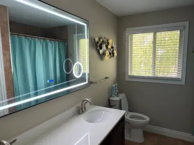 Large Furnished Room for rent /  Strathroy / Move in Ready
