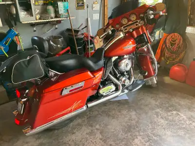 One owner, great shape, low mileage, lots of extra chrome, color - 2011 only Sedona Orange with colo...