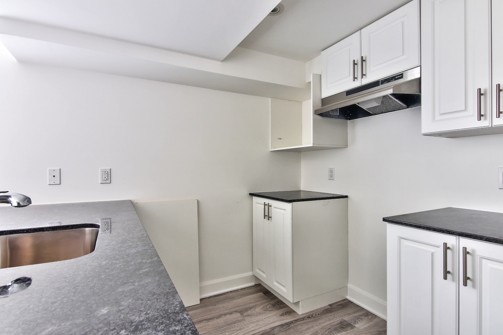 3 1/2 style-condo à Pointe-aux-Trembles - Libre - Internet inclu — photo 2