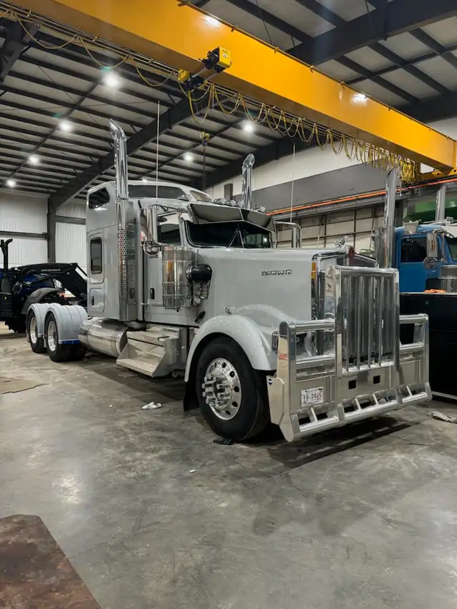 2024 W900 Kenworth in Heavy Trucks in Edmonton - Image 6