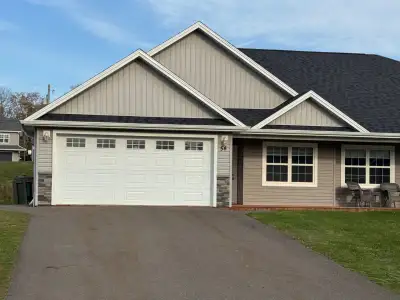 Spacious 3 Bed, 2 Bath Duplex in Desirable Cornwall, PE! Move-in ready with modern, open-concept liv...