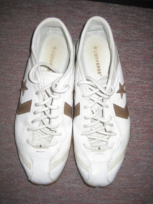 Converse Leather White/Gold Indoor Soccer Shoes Men's Size 11 in Men's Shoes in Oakville / Halton Region - Image 3