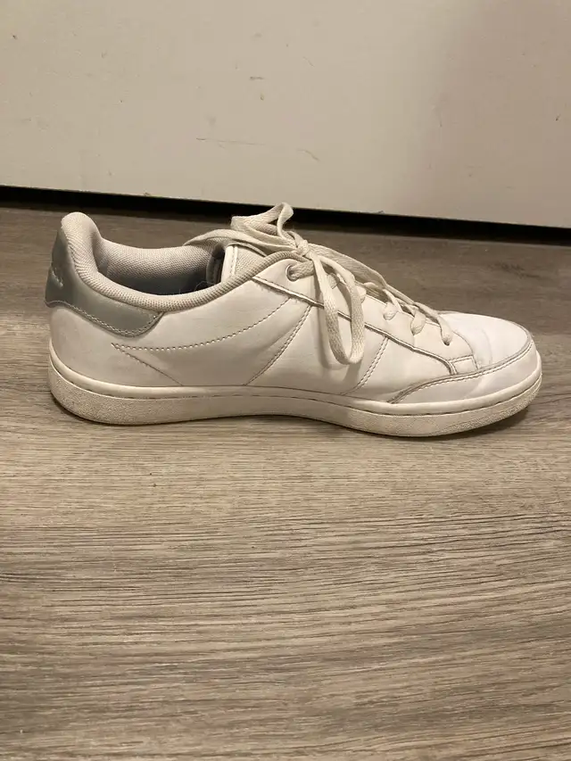Women's Reebok Shoes in White and Silver, Size 10 in Women's - Shoes in Kitchener / Waterloo - Image 8