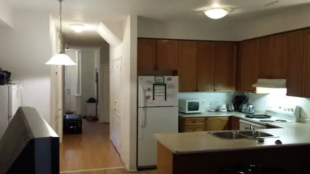 York University Village - Large Room for rent in Room Rentals & Roommates in City of Toronto - Image 4
