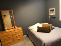 Ensemble de chambre complet en vrai bois / Real wood bedroom set