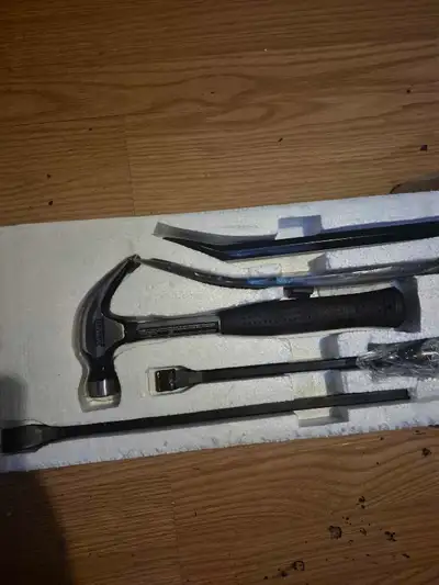 New Jobmate wrecking bar set includes 5 pieces constructed with hardened and tempered steel, If the...