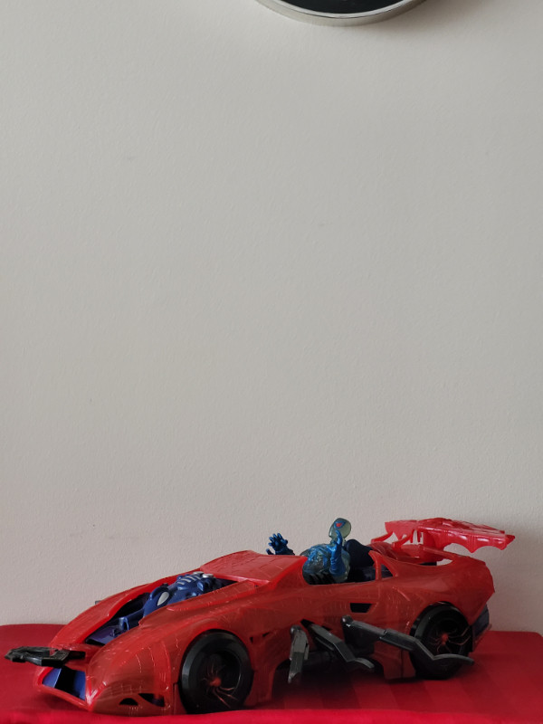 1997 SPIDER-MAN CAR & ICE SPIDER-MAN ACTION FIGURE!!! in Arts & Collectibles in Barrie