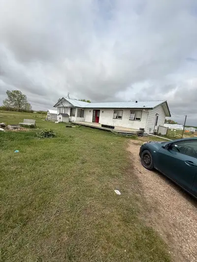 This house for rent features a spacious layout with six bedrooms and 3 bathrooms, a functional kitch...