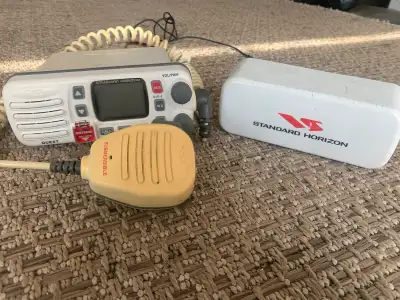 standard horizon gx1255s waterproof FSC vhf marine radio with microphone in excellent condition . It...
