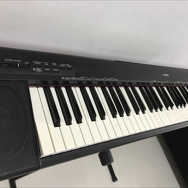 Yamaha piano NP30 + stand (76 keys) Pianos & Keyboards City of