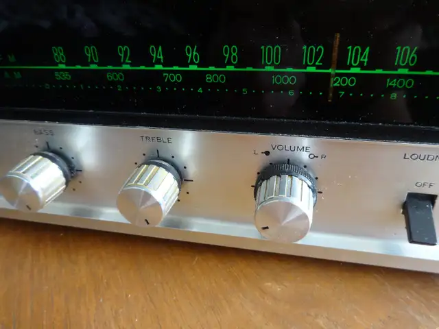 Sansui 200 Vintage Solid-State AM/FM Stereo Tuner Amplifier in Stereo Systems & Home Theatre in Markham / York Region - Image 5