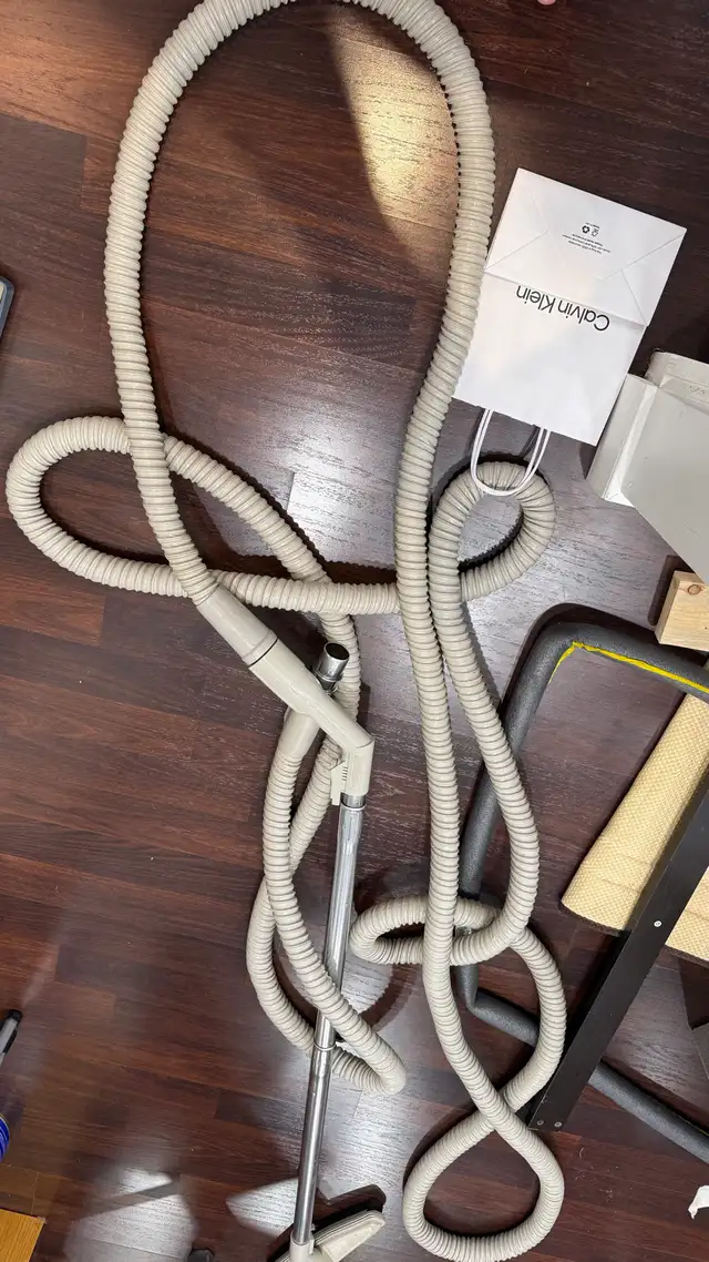 Electrolux Power Nozzle and Vacuum Hose in Vacuums in Winnipeg - Image 3