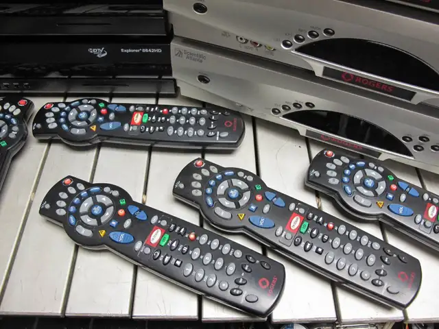 Rogers 8642HD PVR 4250HD 4642HD Cable boxes Ready for activation in Video & TV Accessories in City of Toronto - Image 4