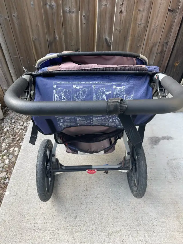 BOB stroller in Strollers, Carriers & Car Seats in Hamilton - Image 7