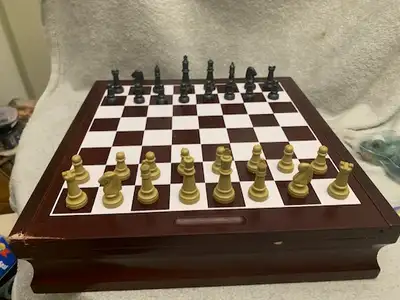 This game is complete comes with everything in the photographs I am located in Woodbridge, i am at w...