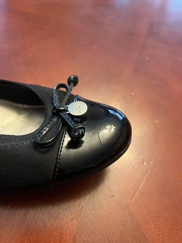 Anne Klein Sport women’s 8 black ballet flats, faux patent in Women's - Shoes in Oshawa / Durham Region - Image 7
