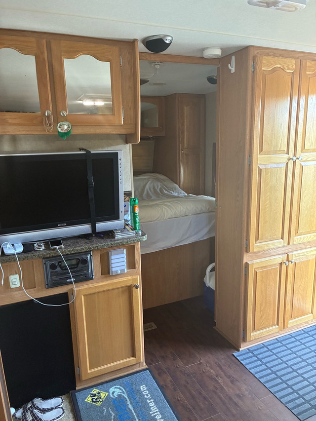 32 ft travel trailer in Travel Trailers & Campers in Calgary - Image 4