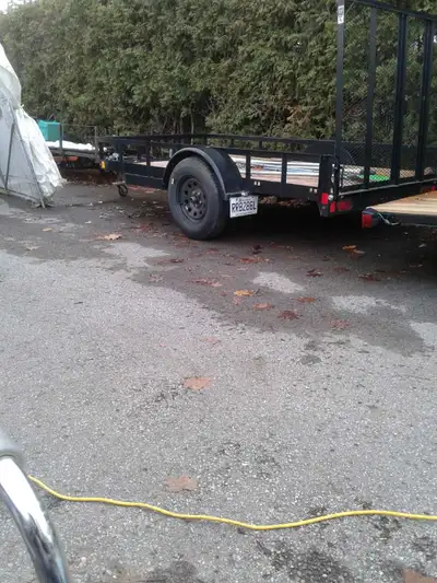 Remorque 2024...,,,5pi de large x 10pi.avec grosse rampe pneus 15po...boule 2po.essieu de 3500lbs.de...