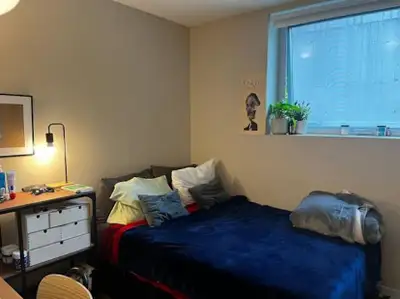 LOOKING FOR ROOMMATES - Bleecker Street Downtown -