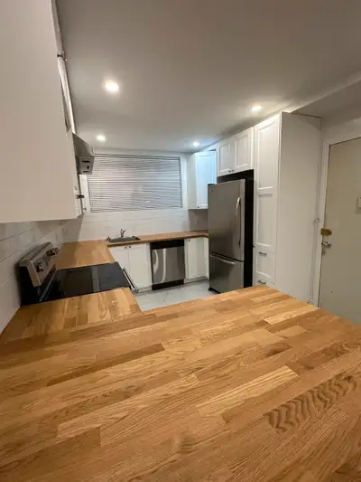 Studio à louer grande cuisine et salle de bain
