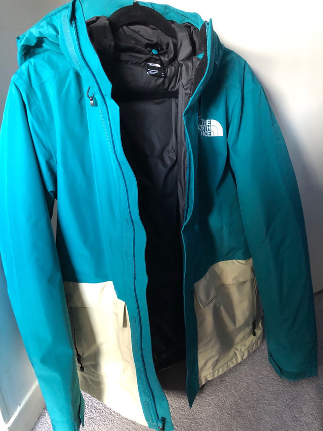 North Face Snowboard/Ski Jacket  in Snowboard in Oakville / Halton Region - Image 2