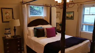 Inn Vogue Suites: Fully Furnished Monthly Rentals and Extended Stays - 2 bedrooms both with Queen si...