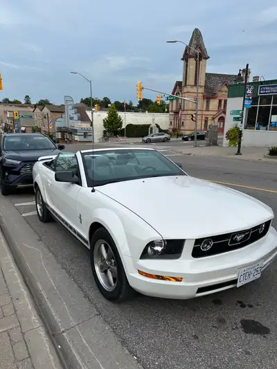 2006 Ford Mustang Convertible V6 147,000km Excellent condition Automatic White exterior/grey leather...