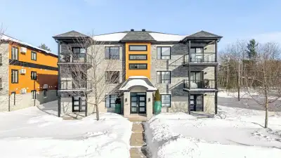 Condo 3 ½ entièrement meublé et équipé prêt à habiter, situé au rez-de-chaussée dans un secteur rech...