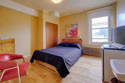 Chambre double #6 à louer - Hôtel Victoria, View more