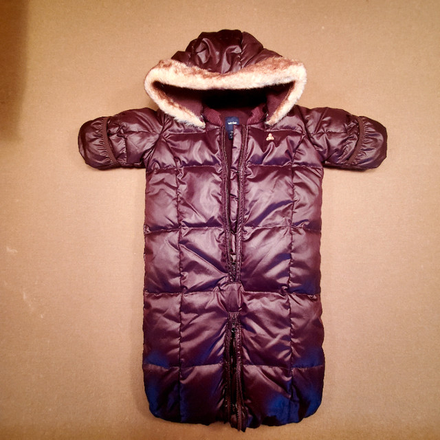 Baby Gap NB-3mnth featherdown puffer 2in1 Snowsuit/bunting bag in Clothing - 0-3 Months in Saskatoon - Image 2