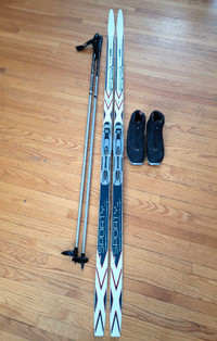 Cross Country Ski set - Womens 8 - 8.5 / Mens 7 - 7.5 - Like new