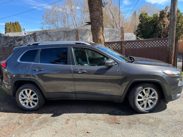 2014 Jeep cherokee in Cars & Trucks in Vernon - Image 2