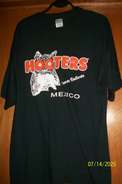 HOOTERS  XL, View more