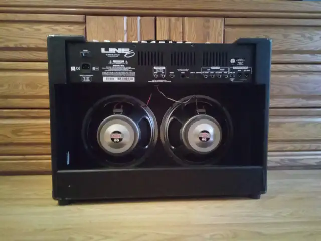 Line 6 Flextone III XL 150W Stereo Guitar Amp + Controller Pedal in Amps & Pedals in Ottawa - Image 9