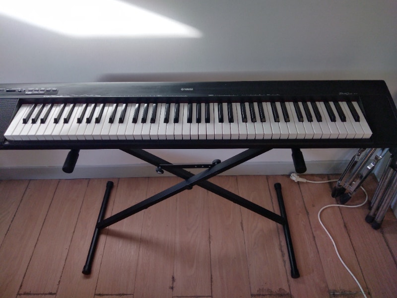Yamaha piano NP30 + stand (76 keys) Pianos & Keyboards City of