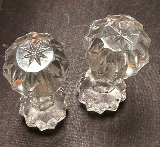 Pair of Vintage Cut Glass Knife Rests / Barbells (3.5 inches) in Arts & Collectibles in Edmonton - Image 2