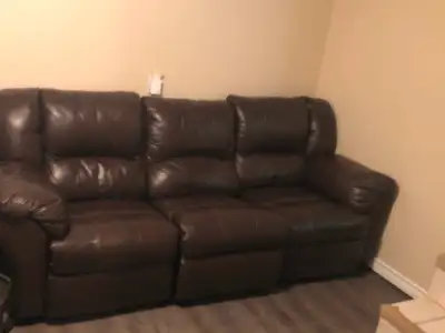 INCL 3 ROOMS UNIT/APT IN TOTALLY RENO’D/FURN’D HOUSE PARKING SEP