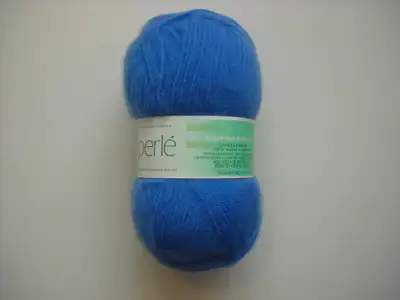 33 balles de laine 100% acrylique haute qualité(neuves)2,28$/un., View more