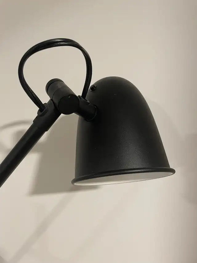 Floor lamp in Indoor Lighting & Fans in Markham / York Region - Image 3